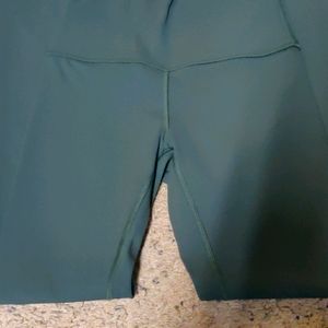 Dark forest green 💚